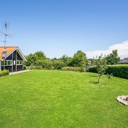 4 Bedroom Stunning In Holiday home