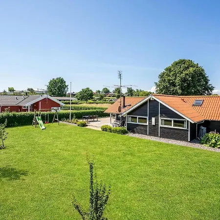 4 Bedroom Stunning In Hejls