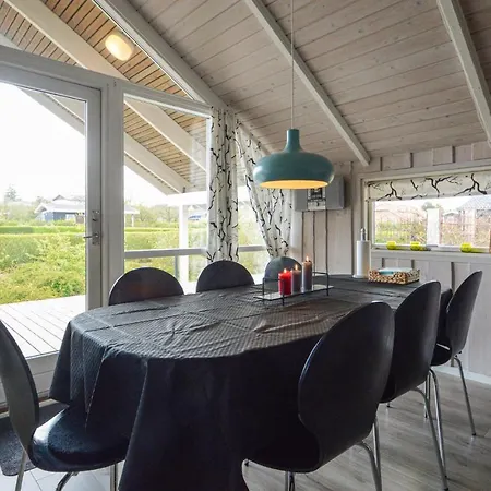 4 Bedroom Stunning In Holiday home Hejls