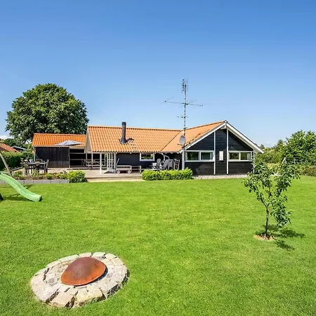 Holiday home 4 Bedroom Stunning In Hejls